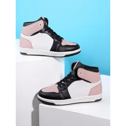 The Roadster Lifestyle Co Women Casual Light Weighted Sneakers