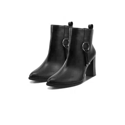 SHUZ TOUCH Women Casual Block-Heeled Boots