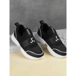 Mochi Men Colourblocked Sneakers