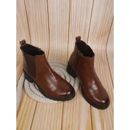 Elle Women's Brown Chelsea Boots