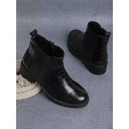 Elle Women's Black Chelsea Boots