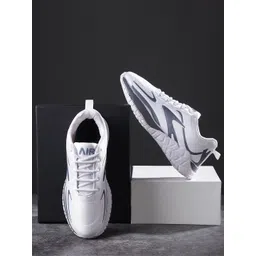 Deflow Men Colourblocked Sneakers