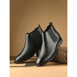 The Roadster Lifestyle Co Men Textured Chelsea Boots