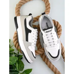 The Roadster Lifestyle Co Men Lace Up Colourblocked Sneakers