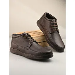 Mactree Men Leather Sneakers