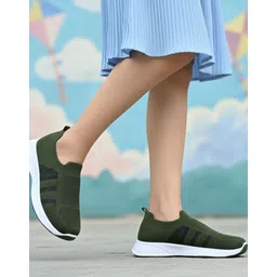 Trending Casual Slip-On Shoes For Women Slip On Sneakers For Women