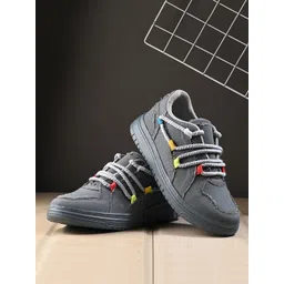 knoos Men Woven Design Sneakers