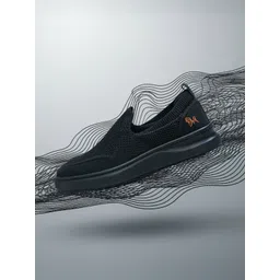 NEEMANS Men Textured Elevate Slip On Sneakers