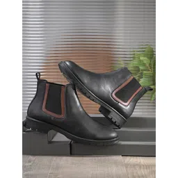 The Roadster Lifestyle Co Men Chelsea Boots