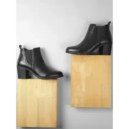 Metro Women's Black Chelsea Boots