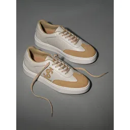 LOUIS STITCH Men Colourblocked Sneakers