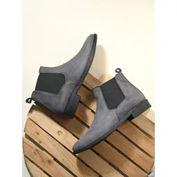 The Roadster Lifestyle Co Men Slim Heeled Chelsea Boots