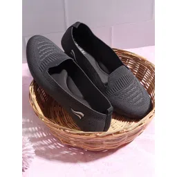 Indifeet Women Textured Slip-On Sneakers