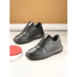 The Roadster Lifestyle Co Men Casual Sneakers
