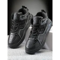 Asian Men's Black Ankle High Sneakers