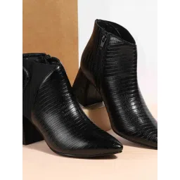 Metro Women's Black Casual Booties