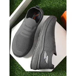 BIRDE Men Woven Design Slip-On Sneakers