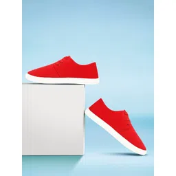 Spotwalk Men Colourblocked Sneakers