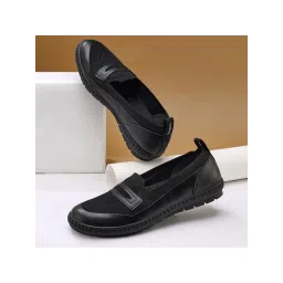 Campus AVERY Women Black Walking Shoes