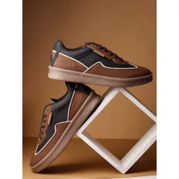 THE WHITE POLE Men Round Toe Lightweight Memory Foam Sneakers