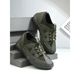 BIZZARO Men Woven Design Sneakers With Thread work