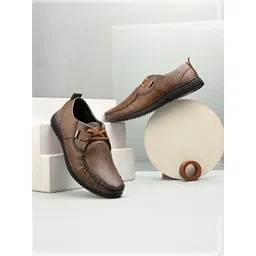 Ifah Men Textured Loafers