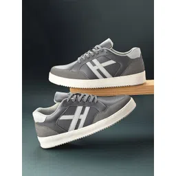 The Roadster Lifestyle Co Men Casual Sneakers