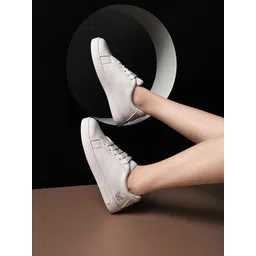 Trending Stylish Comfortable lightweight Sneakers For Women