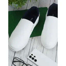 WALKWAY by Metro Men Colourblocked Slip-On Sneakers