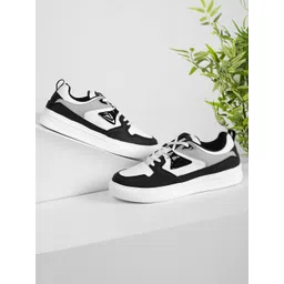 NEW LIMITS Men Colourblocked Sneakers