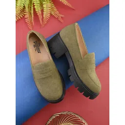 The Roadster Lifestyle Co Women Casual Block-Heeled Chunky Boots