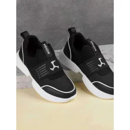 Mochi Men's Black walking Shoes