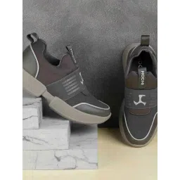 Mochi Men's Grey walking Shoes
