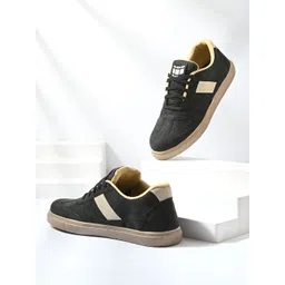 Corsac Men Colourblocked Slip-On Sneakers