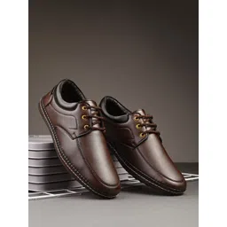 Rising Wolf Men Round Toe Sneakers