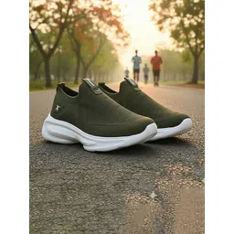 KRAASA Men Textured Slip-On Sneakers