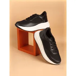 glitchez Women Textured Round Toe Sneakers