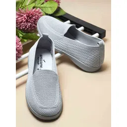 WELCOME Women Slip-On Sneakers