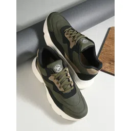 The Roadster Lifestyle Co Men Casual Sneakers