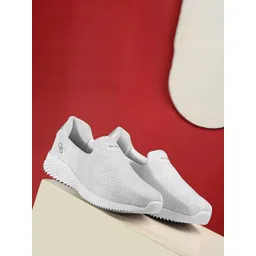 BIRDE Men Woven Design Lightweight Slip-On Sneakers