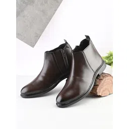 The Roadster Lifestyle Co. Men Round Toe Chelsea Boots