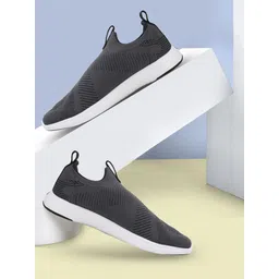 Softride Gush Walking Shoes For Men