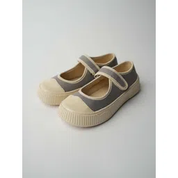 Theater Apparel Women Colourblocked Canvas Sneakers