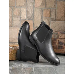 The Roadster Lifestyle Co Men Chelsea Boots