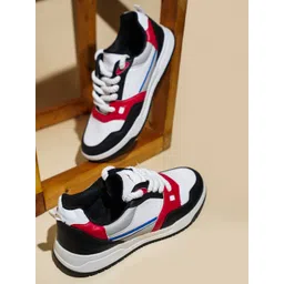 glitchez Men Colourblocked Sneakers