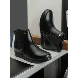 Elle Women's Black Chelsea Boots