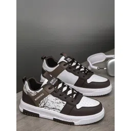 Corsac Men Colourblocked Sneakers