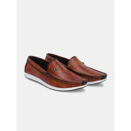 LeatherKraft Men Textured Round Toe Slip-On Sneakers