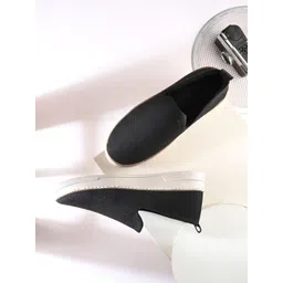 BIZZARO Men Sneakers