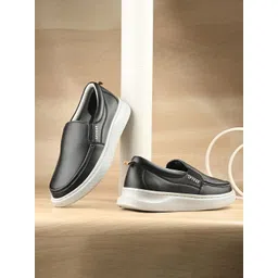 SPYKAR Men Round Toe Slip-On Sneakers